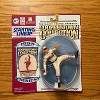 Front of sealed Dizzy Dean Starting Lineup Cooperstown Collection 1995 figure on card