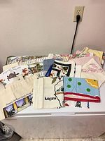 Overview of all towels and tote bag on surface