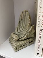 Left bookend detail next to Doris Kearns Goodwin book