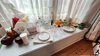 Overview of all items on windowsill