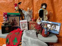 Full lot overview showing all Christmas décor items on table