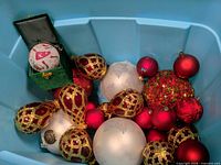 Overview of ornaments in tote