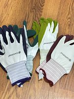 All four pairs of Gardena gloves arranged to show color variations and cuffs