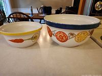 Two bowls side by side showing exterior designs and size comparison