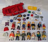 Overall lot with figures, boat, accessories