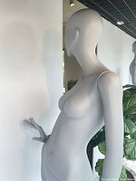 Side view of gray female mannequin torso and head