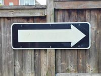Sign face with right-pointing arrow