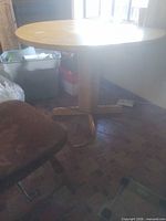 Table fully round with pedestal base visible