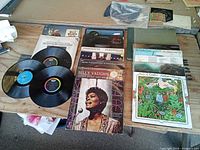 Overview of all record jackets and loose discs laid out on table