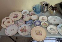 overview of all decorative plates laid on table