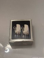 Factory photo on box top showing the swan salt & pepper shakers