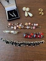Overview of all bracelets, earrings and box
