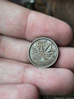 Reverse of 1937 Canada 1-cent coin showing maple leaves and date