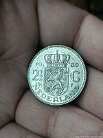 Obverse view showing crowned coat of arms, denomination, date 1980