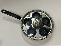 Top view of pan with lid showing six-cup configuration