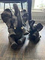 Adult and baby elephant statues front view