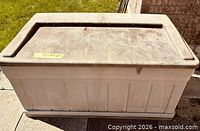 Closed deck box front and lid