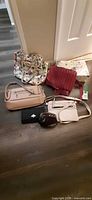 Overview of all handbags, wallet, coin purse, storage box