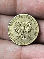 Obverse view showing Polish eagle and 1986 date