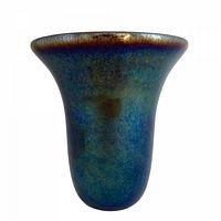Front view of iridescent amethyst stretch vase