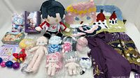 Overview of all plushes, textiles and capsule toys