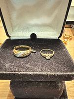 Both rings inside presentation box