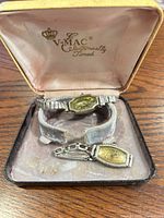 Watch on stretch bracelet inside V-MAC box with additional loose watch head