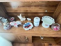 Overview of all small decor pieces on shelf
