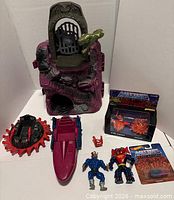 All items overview: playset, vehicles, figures, accessories, carded minis