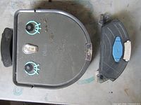 Top view Dibea robot vacuum and detachable dustbin