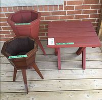 Side view of both planters and table showing overall condition and size references