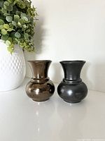 Front view of both metallic bud vases