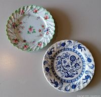 Top view of both decorative plates