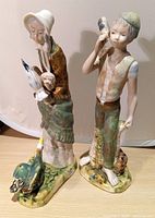 Front view of both porcelain figurines