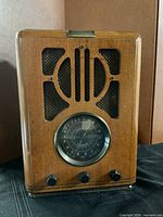 Front view showing dial, knobs, speaker grille
