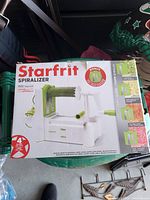 Retail box showing Starfrit spiralizer, color, blade count and bonus blade info
