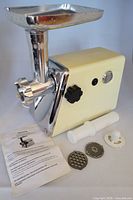 Complete grinder with tray attached, accessories and manual arranged