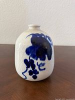 Front view of blue and white porcelain snuff bottle