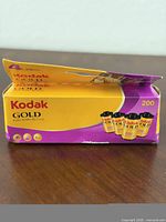 Front view showing Kodak Gold branding, ISO 200 rating, 4-pack indication