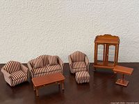 Full set arranged showing all seven pieces