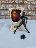 Figure, display frame, extra head overview