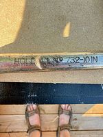 Marking "HOLDALL Nº 732-10 IN" on metal bar