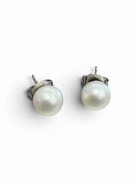 Front view of both pearl stud earrings