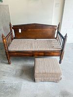 Daybed and hassock front view