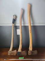Front view of three axes standing upright