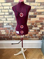 Full view of Singer 150 dress form on stand