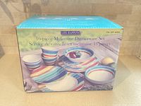 Front of box showing brand, set name, imagery of rainbow stripe pieces
