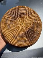 Flat base showing concentric weave