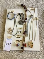 Overview of all jewelry on display board
