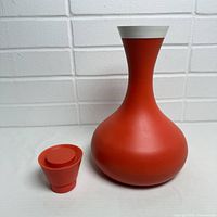 Decanter body and separate stopper front view